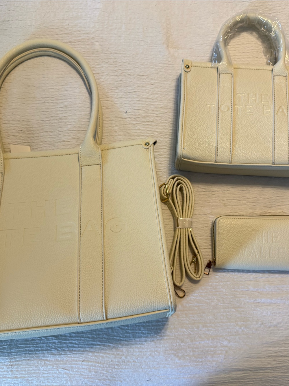 Source Unknown Cream Pebbled Tote with Matching Wallet & Strap Set